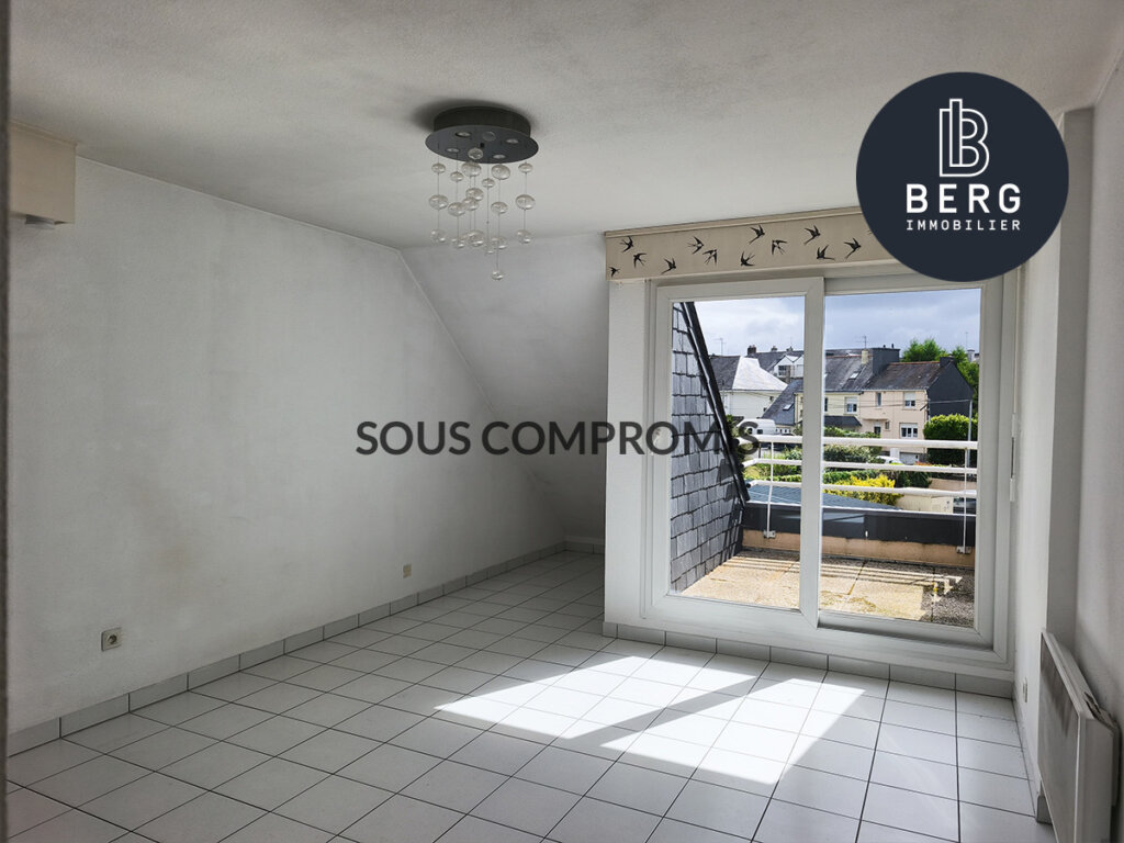 Sous compromis vannes, à vendre   charmant 2 pièces avec balcon, parking et cave   idéalement situé