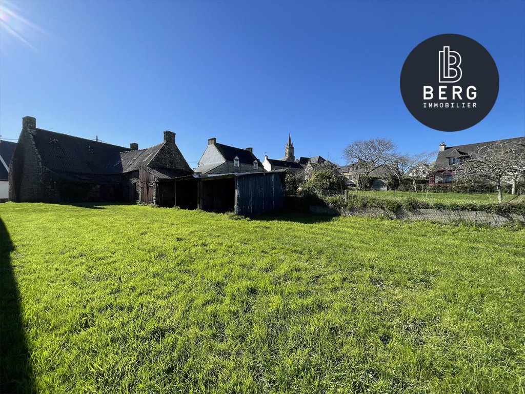 A vendre - grange en pierre à rénover au fort potentiel au cœur de ploemel