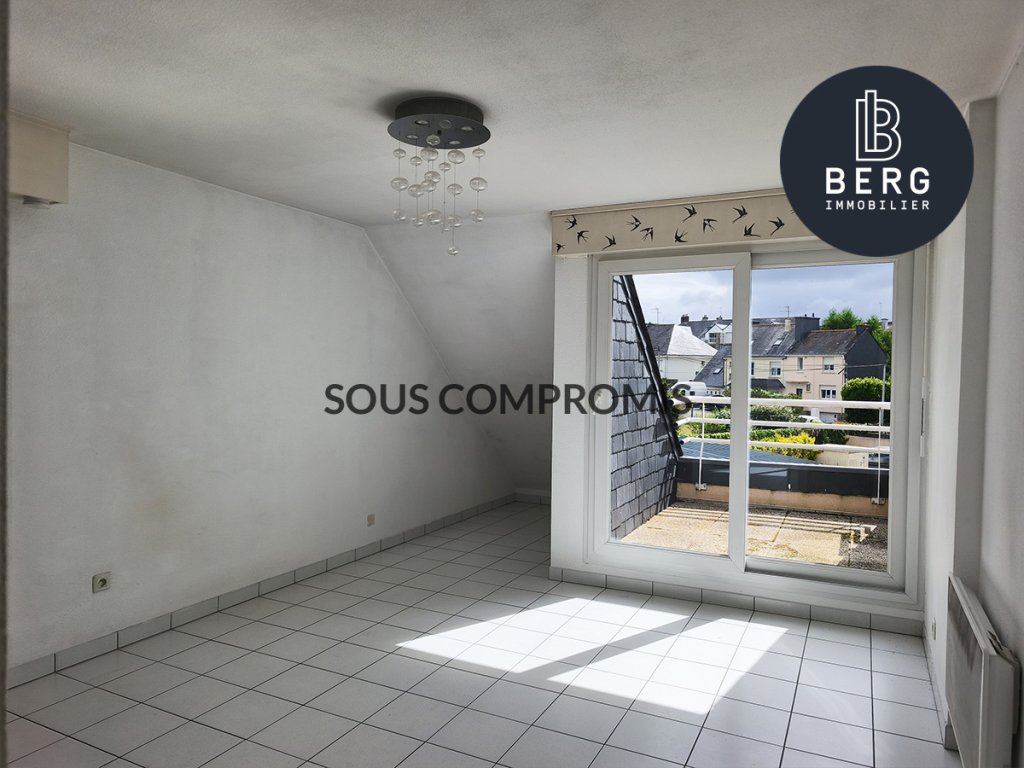 Sous compromis vannes, à vendre   charmant 2 pièces avec balcon, parking et cave   idéalement situé