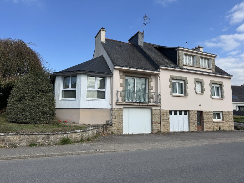Maison à vendre dans le bourg de ploemel
