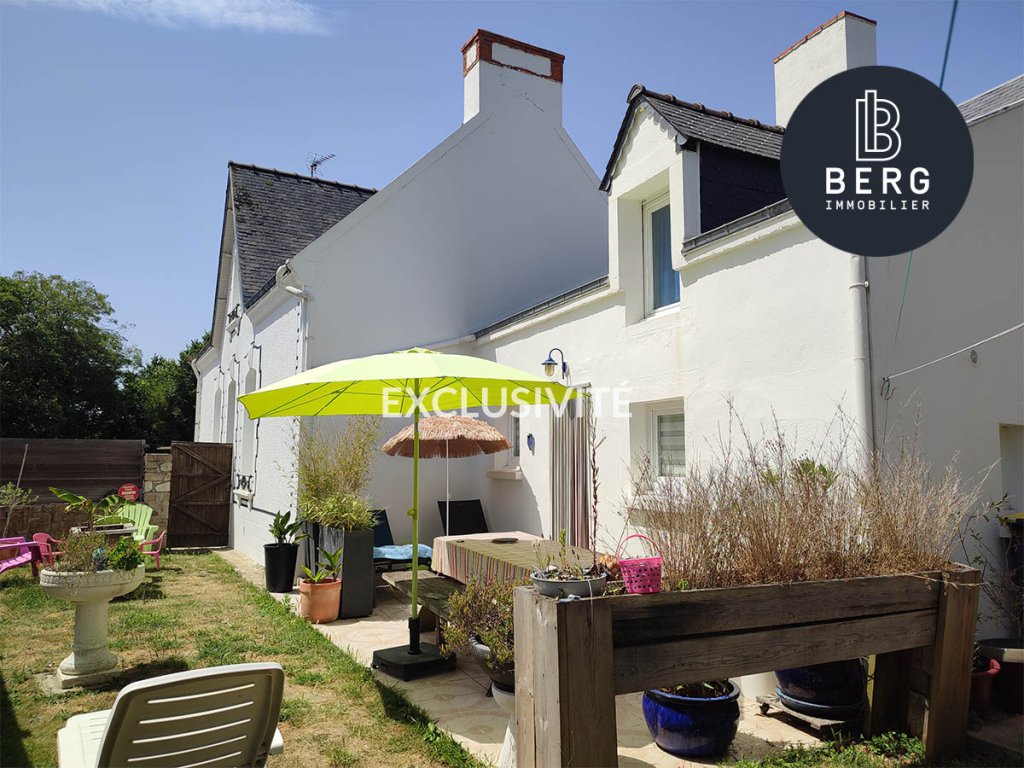A vendre - plouhinec maison de charme non mitoyenne avec jardin situee a 10mn en velo de la plage