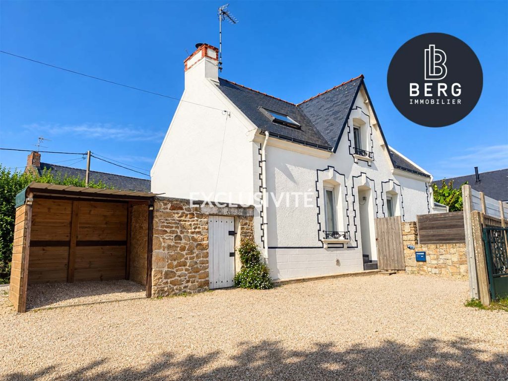 A vendre - plouhinec maison de charme non mitoyenne avec jardin situee a 10mn en velo de la plage